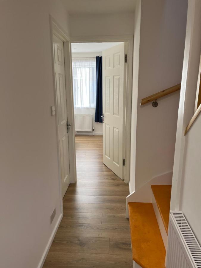 L-Houses Dagenham Bagian luar foto