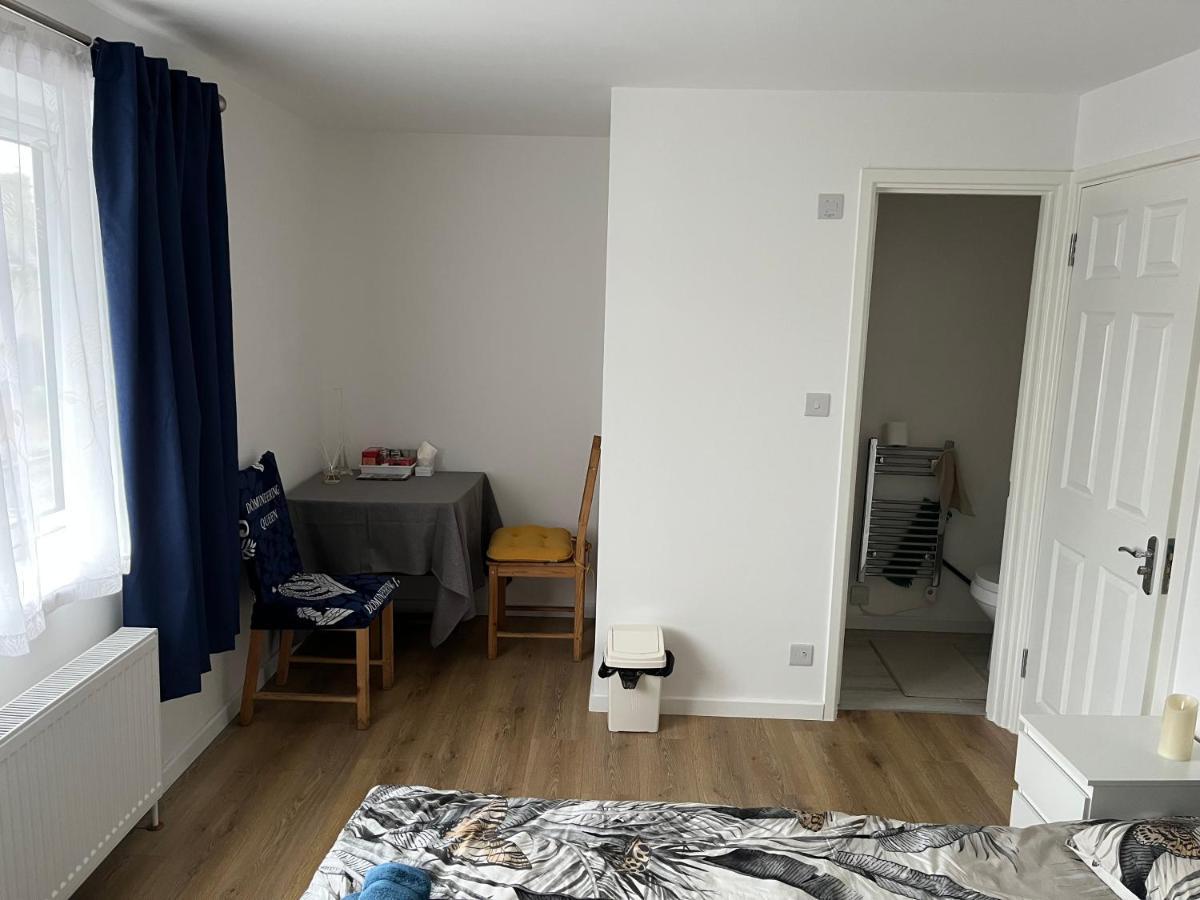 L-Houses Dagenham Bagian luar foto