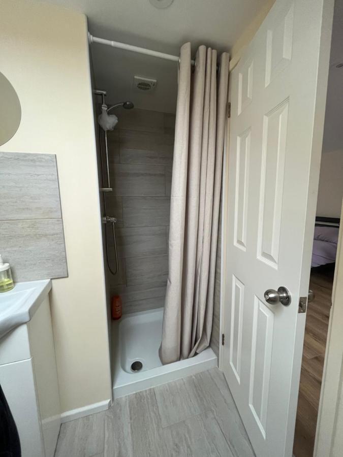 L-Houses Dagenham Bagian luar foto
